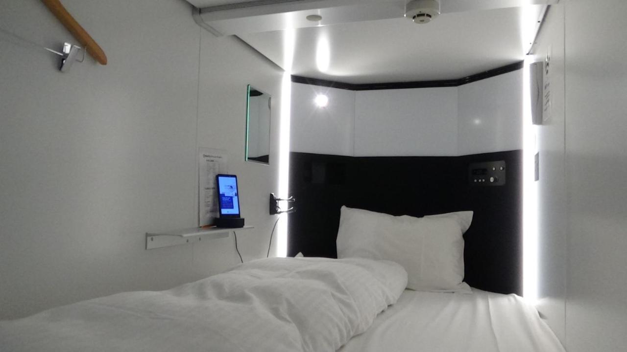 Hearts Capsule Hotel & Spa Hakata Фукуока Экстерьер фото